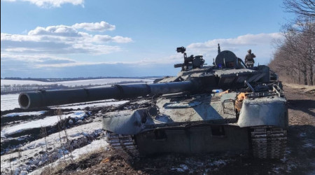 Verlassener russischer Panzer - ein sonniger Tag